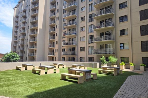 Student Accommodation – Modern 1-Room Studio
Located in Hatfield, just a few minutes away from the University of Pretoria, this ...