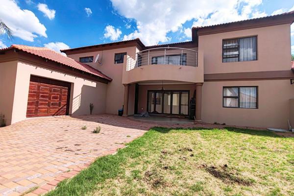 This stunning 6-bedroom home is perfectly situated in the sought-after Stone Ridge Country Estate in Monavoni Centurion, offering a ...