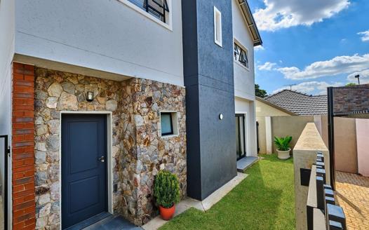 3 Bedroom Townhouse for sale in Linden