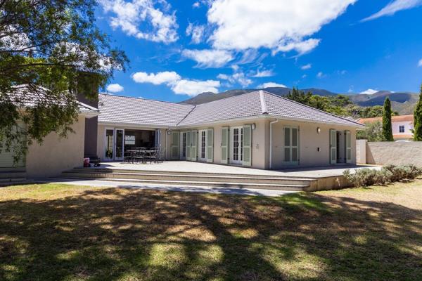 Sole Mandate

This well-designed, open-plan single-story home is located on a large ...