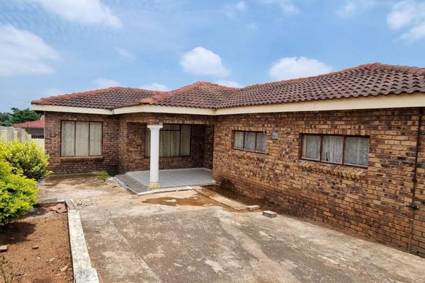 Very affordable property and ready for the next owner. Ideal for a new beginner.
Set on 295 sqm yard, this property boasting 4 bedrooms ...