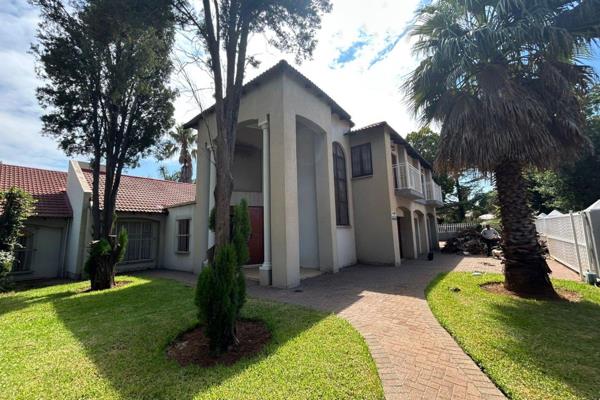 This rental property features a spacious:

* 6 Bedroom House 
* 3 Bathrooms (Main Bedroom with En-suite and walk in closet)
* ...