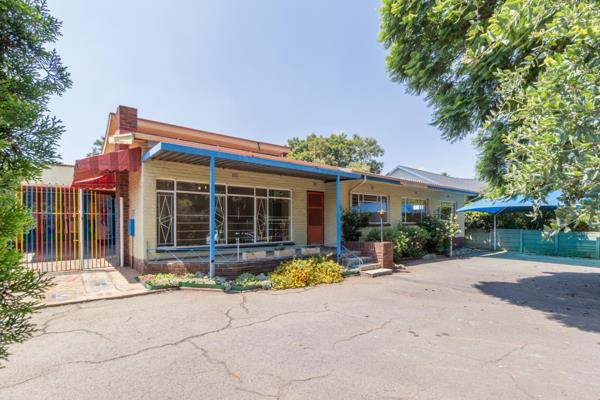 Recently painted and clean, just move in! 
This family home has four bedrooms, wood laminated flooring in three  and carpet in one . ...