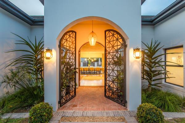 Exclusive Mandate.
This magnificent north-facing home will bring joy and tranquility to your daily life! Situated in a quiet cul de sac, in Val De Vie Wellness Lifestyle Estate.

The impressive entranceway is inviting and set the tone for the rest of the house. Bold design ...