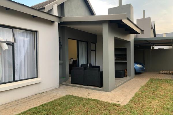 a newly fresh house in Swallow hill lifestyle estate in Glen Marais is up for graps.  a ...