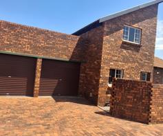 Townhouse for sale in Weltevreden Park