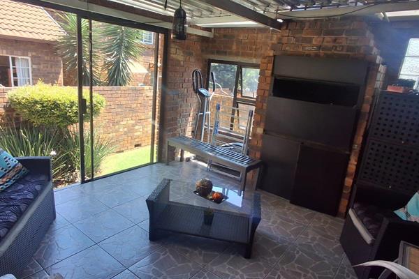 Modern Facebrick Gem in Secure Complex

Discover this pristine lock-up-and-go home ...