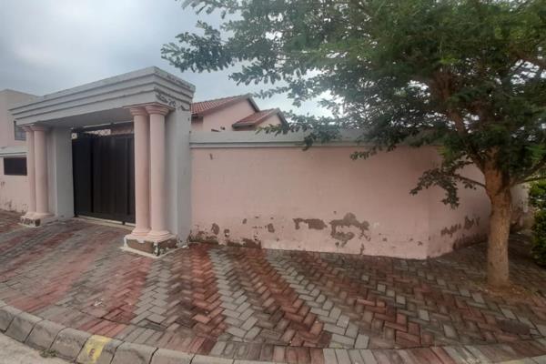 2 Bedroom house for Rental in Fleurhof Ext 23

Bedrooms are fully tiled and have built ...