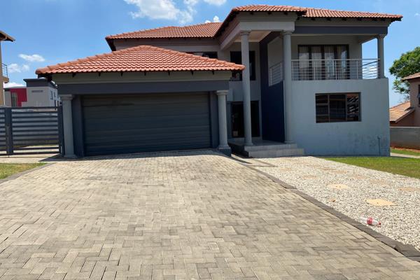 4 bedrooms family home in Amandasig
Keyworx Properties is thrilled to present this gem to you.

Situated in Magalies Country Estate ...