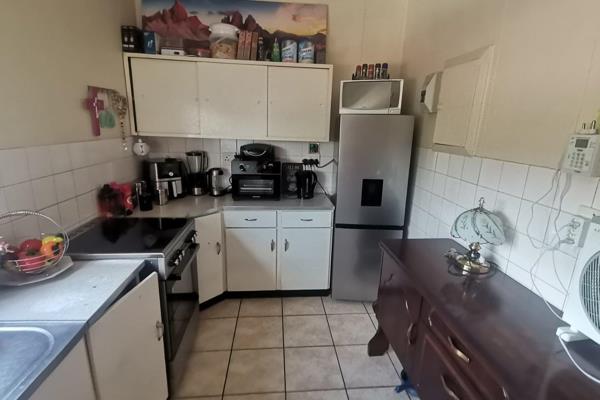 This neat apartment has 2 spacious bedrooms with 1 bathroom, a lounge, kitchen and balcony, 1 garage and 1 parking space. 
Secure ...