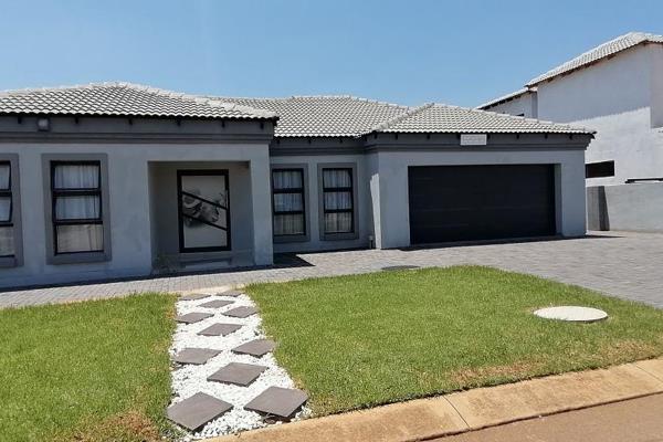 This stunning standalone house, located in the secure Avante Estate in The Orchards, offers a perfect blend of comfort and convenience. ...