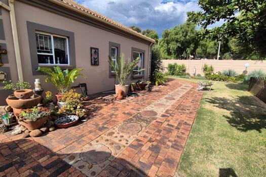 3 Bedroom Townhouse for sale in Vanderbijlpark SE 2