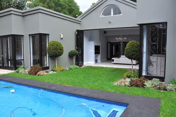 Located in Parkhurst close to the vibe, restaurants, and shops but far enough to have the peace. This one-of-a-kind home has been ...