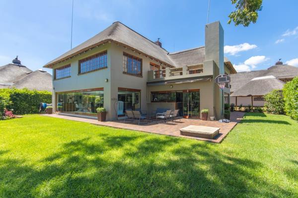 Discover your dream home in the prestigious Club Nautique estate, perfectly situated on the picturesque banks of the Hartbeespoort Dam. ...