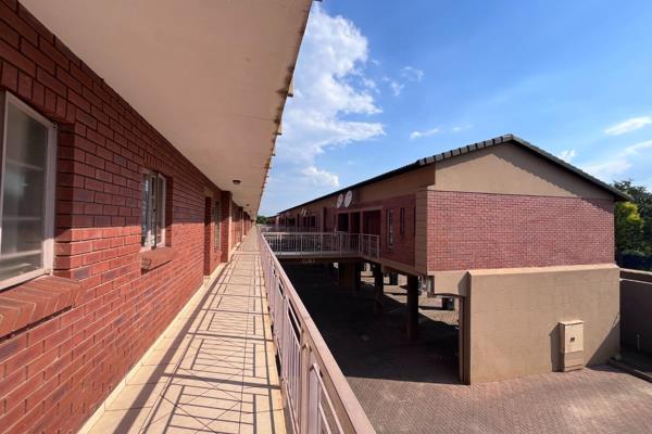 Sole mandate!!!
Investment opportunity of R8500 per month
This 3-bedroom ground-floor ...