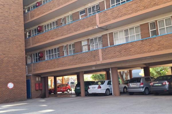 This spacious 91 sqm 2 bedroom apartment with a kitchen, living area and a bathroom is located near Gautrain station and walking ...