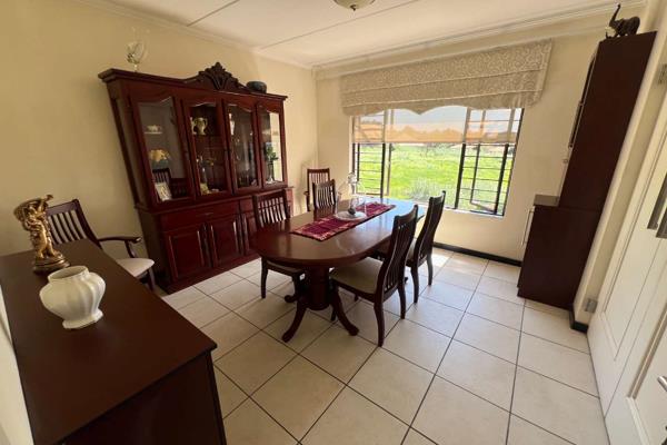 Bordering Bedfordview.  5 mins from Virgin Active Bedfordview
This stunning 3-bedroom, 1.5-bathroom loft apartment is a true gem ...