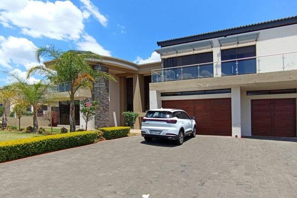 Stunning house in Copperleaf Golf &amp; Country Estate for sale 

The home consists of the following:

5 Bedrooms - main en suite ...