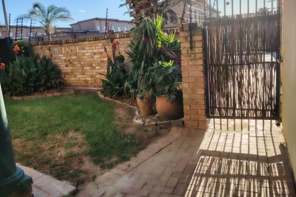 A spacious 1 bedroom unit to rent
In Glen Marais 

1 Bedroom, 1 bathroom with a ...