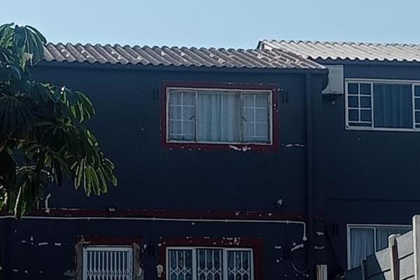 Located in the vibrant neighborhood of Redfern, Phoenix, Durban, this 3-bedroom house presents an incredible opportunity for buyers ...