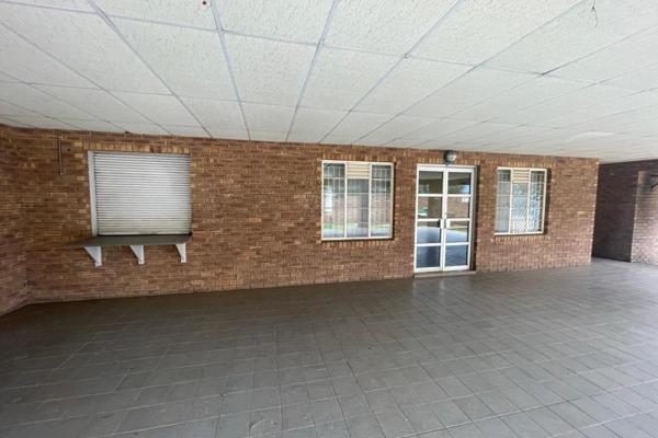 This 600m&#178; canteen unit in Factoria, Krugersdorp, includes offices, walk-in ...