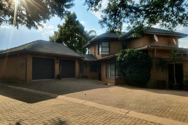 This Classic and Timeless Facebrick home with a modern twist in Eldo Park, is situated in a charming street of the estate, within close ...