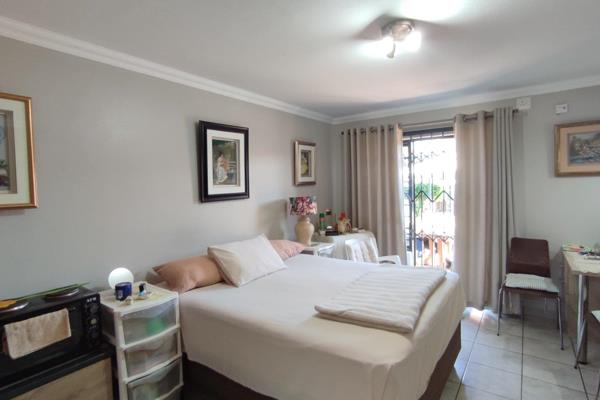 Modern and neat ground floor bachelor apartment.
Corner unit with the parking few ...