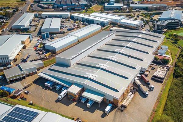 Discover this exceptional 19,294 sqm warehouse facility available for lease in Jet Park ...