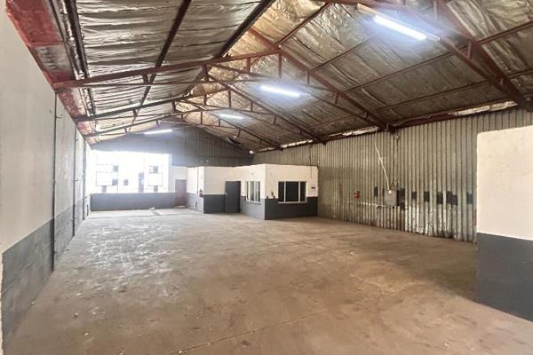 This 300 sqm industrial unit is available To Let in the sought-after Anderbolt, this ...