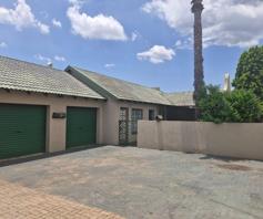 Townhouse for sale in Die Heuwel