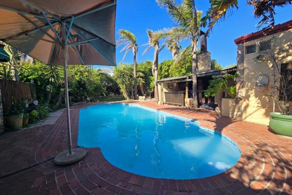 A truly exceptional find in the sought-after Flamingo Vlei, this expansive 5-bedroom home with a self-contained flatlet is a rare gem. ...