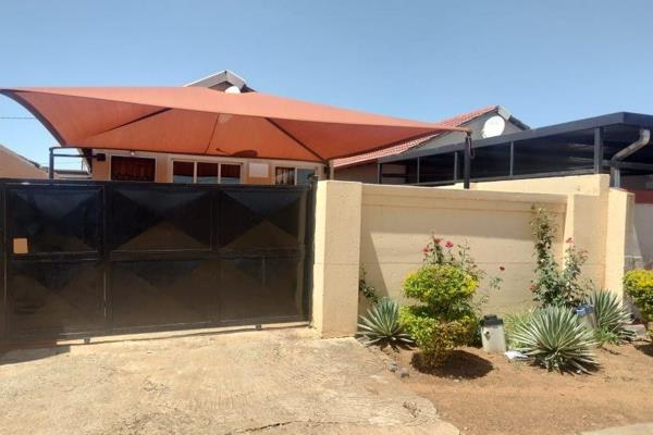 This house offers 3 bedrooms, 2 bathrooms. Attached to the house there is a 1 bedroom with a bathroom. Floors are nicely tiled, kitchen ...