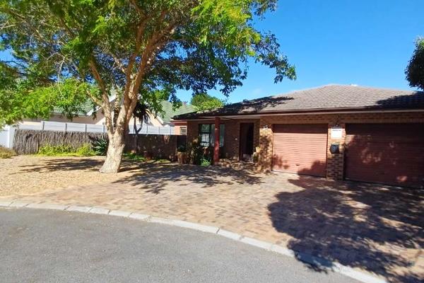 Nestled in the tranquil and leafy suburb of Rouxville in Kuils River, this large family home offers both comfort and versatility ...