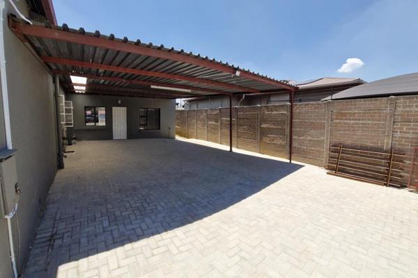 Prime Location: Opposite Ho&#235;rskool Die Anker
3 Bedrooms: Built-in cupboards for ample storage

Spacious Kitchen: Equipped with a ...