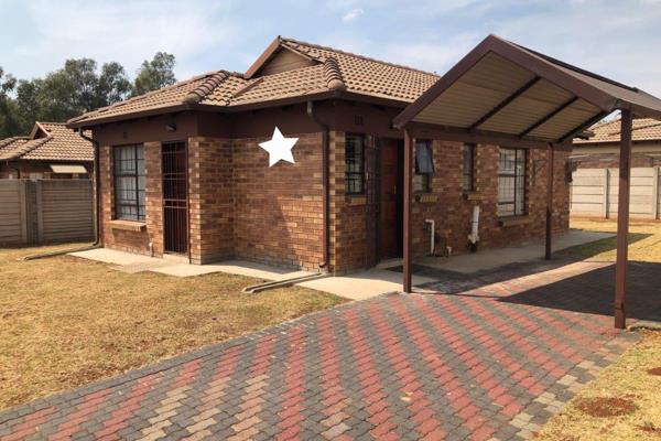 Stunning 3-Bedroom House for Sale in Midrand Village Estate!

Location: Midrand Village Estate

Features:

- 3 beautiful ...