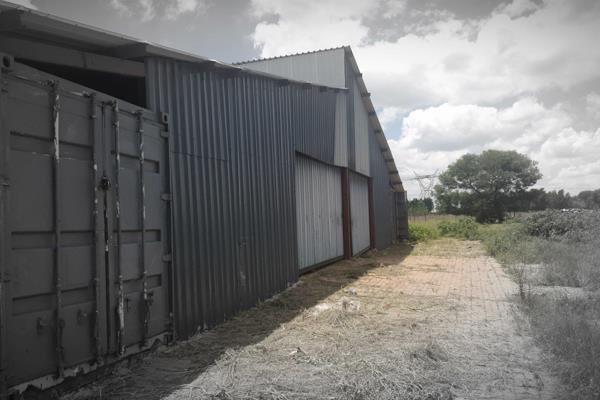 This Property offers approximately 10H of arable land with a undetermined strong borehole on the spruit bordering the property. There ...