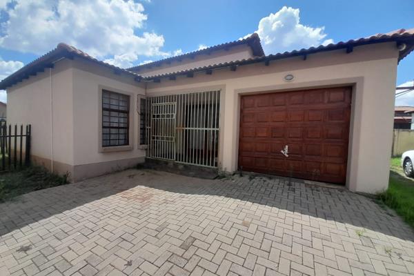 This neat two bedroom townhouse in Bergsig, Heidelberg is part of only four townhouses with common gate at main entrance. The paved ...