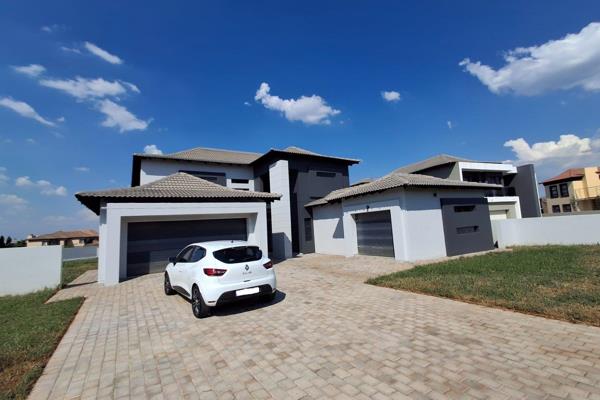 Discover the epitome of contemporary elegance in this newly developed five-bedroom, five-bathroom home, located in the sought-after Savannah Country Estate. Perfectly blending style and functionality, this property offers a sophisticated lifestyle designed for both comfort ...