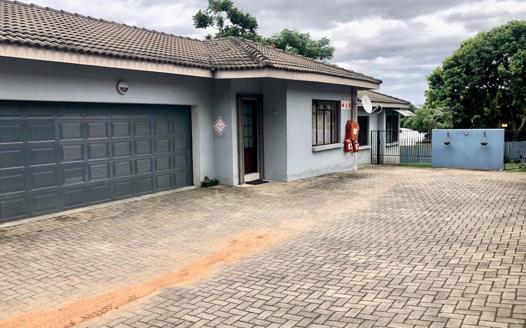 3 Bedroom Townhouse for sale in Nelspruit Ext 2