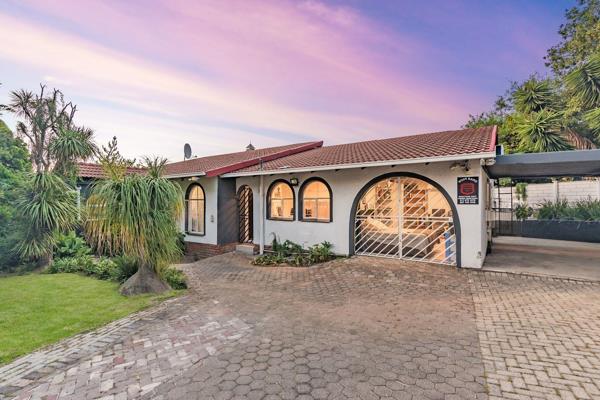 Stunning Family Home in Wilgeheuwel!

This stylish and modern 3-bedroom, 2.5-bathroom ...