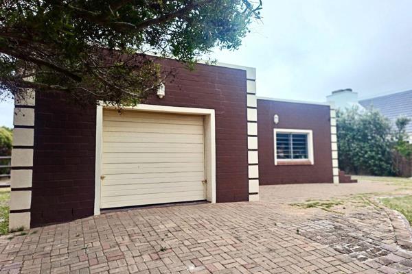 This lovely spacious home is up for grabs, situated in the heart of Betty&#39;s Bay ...