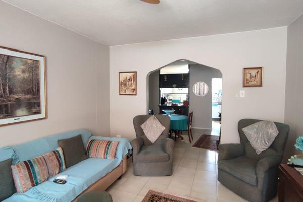 This beautiful and spacious 2,5 bedroom unit offers the following:-

- 2,5 Bedrooms ...