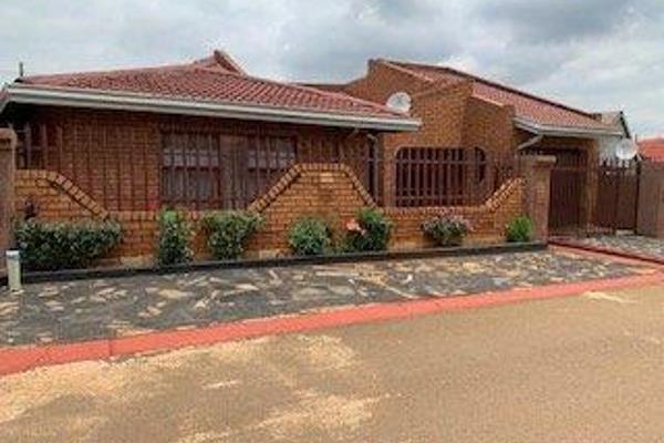 Discover your dream home at an undisclosed address, nestled in the vibrant neighborhood of Vosloorus, Gauteng.
This charming ...