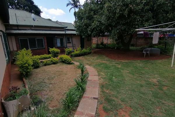 Very large family home to rent in Capital Park
Rental amount is negotiable
5 Bedrooms with built in cupboards
3 Bathrooms
Kitchen - ...