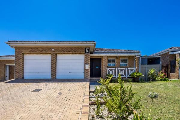 SOLE MANDATE
Introducing this gem. The face brick townhouse in Brackenfell South
Ideal ...