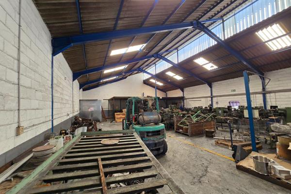 Standalone warehouse to let in Beaconvale. Great exposure onto Connaught Street. ...