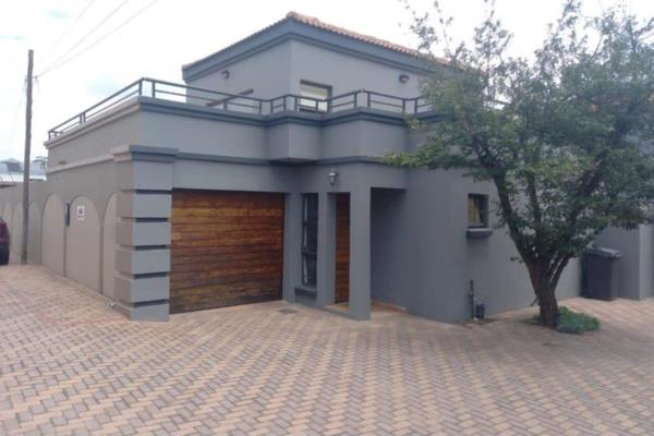 Entrance 

Open Plan Lounge (sliding door) to Kitchen

Kitchen with granite breakfast nook, 4 plate hob, undercounter oven and ...