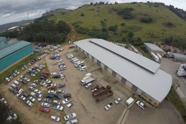 We are pleased to offer you the details of the industrial warehouse to let  in Westmead, Durban.
  
Property Specifications:

- 2002m2 ...