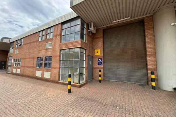 This extremely neat 275m2 unit, available to let in Stormill, presents an excellent ...