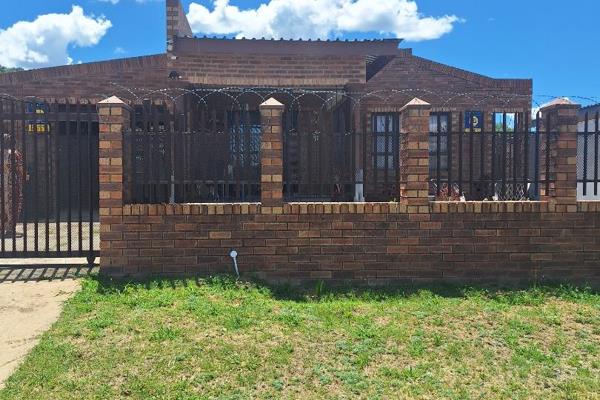 This beautiful home situated in acaciavale it is close to Primary School, Temple and Mosque.  Its a facebrick beauty, no more painting ...